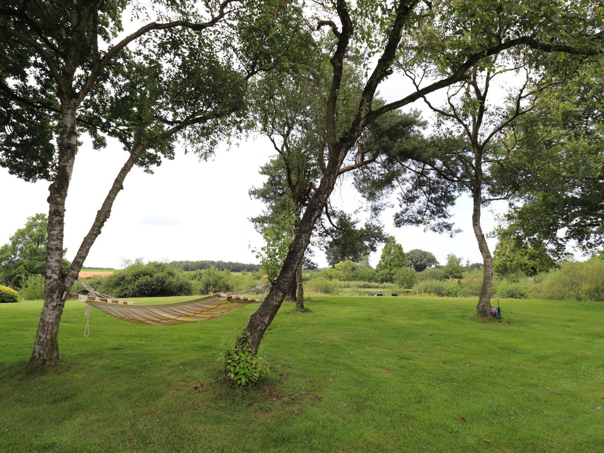 Villa On An Estate In Rheezerveen With Garden Exterior foto
